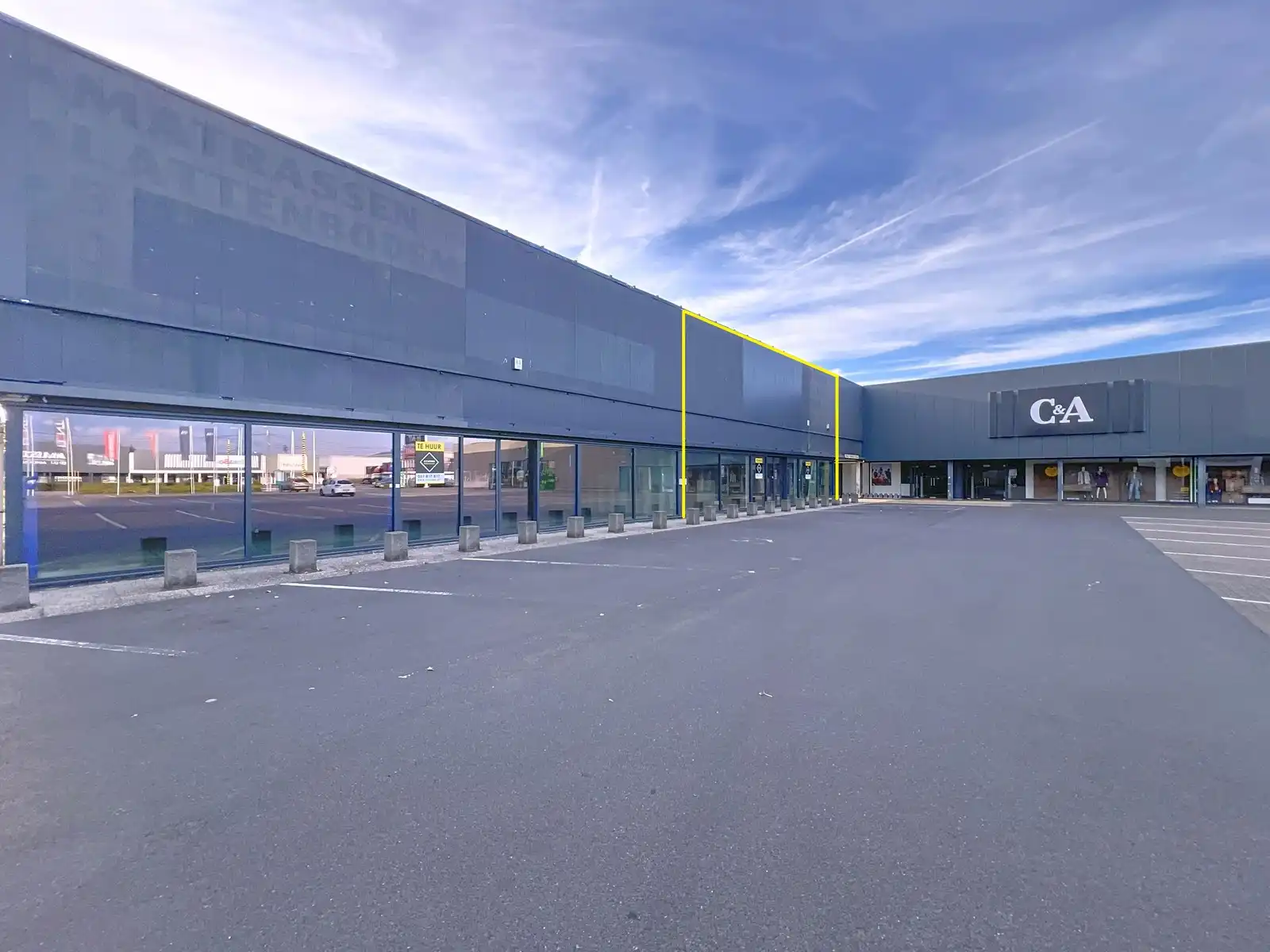 Instapklare baanwinkel op uiterst COMMERCIËLE TOP-ligging te Roeselare! foto 3