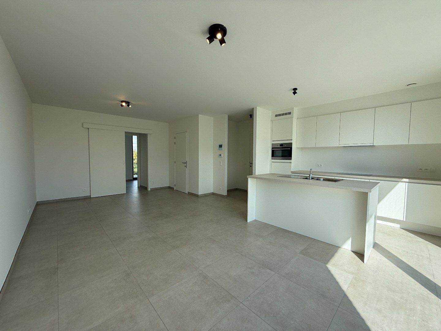 Nieuwbouwappartement met autostandplaats te Izegem  foto 9