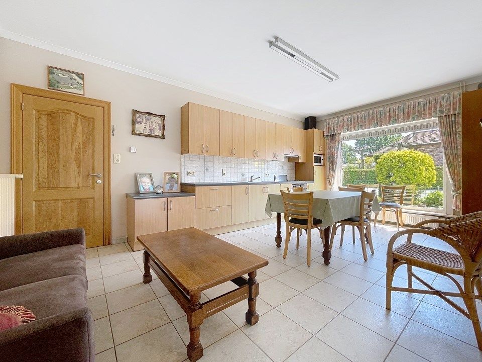 Prachtig gelegen, gelijkvloerse woning met 3 grote slaapkamers en garage op 1107m². foto 4