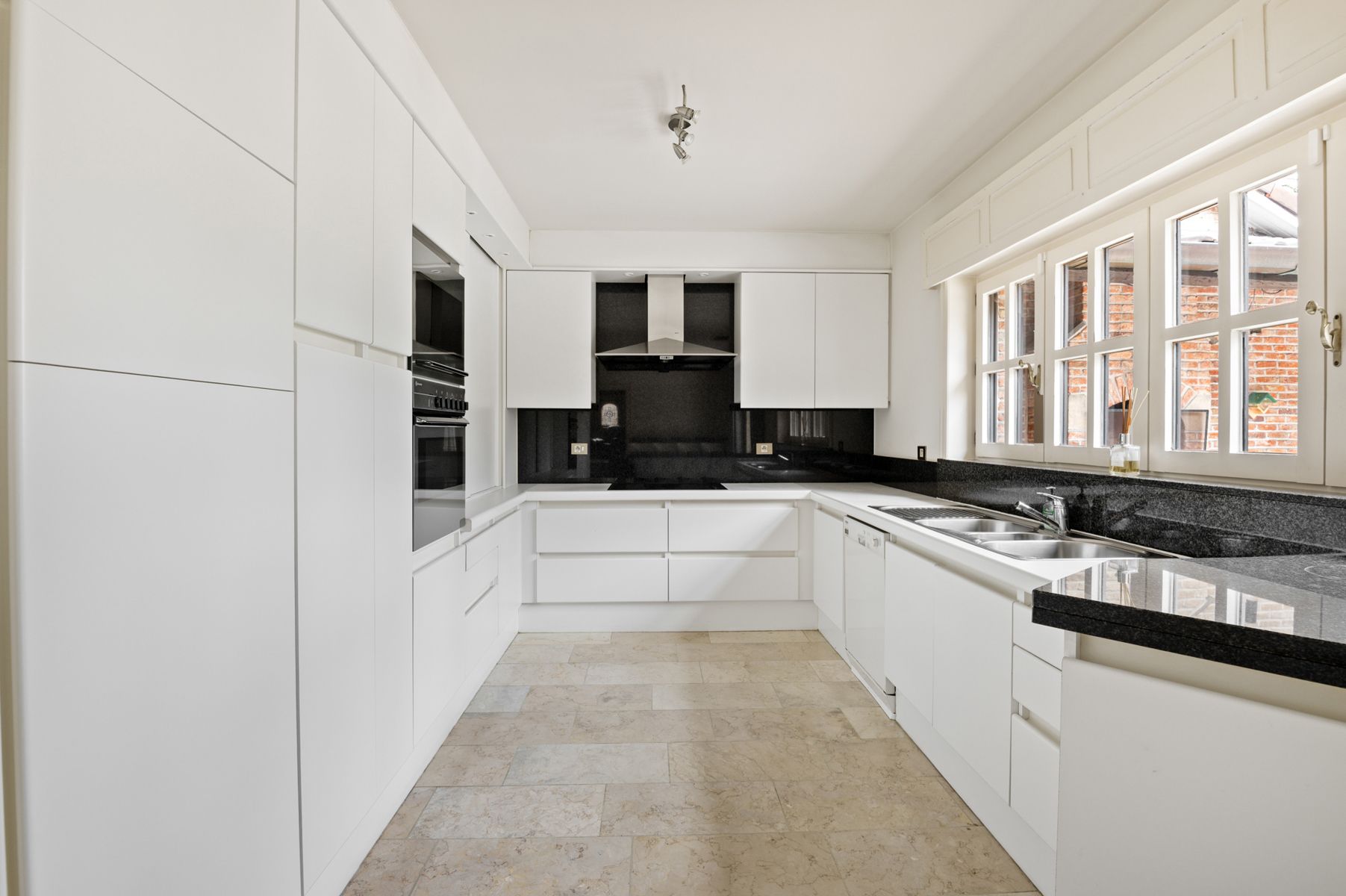 Te renoveren villa met uniek vrij zicht op ca. 2.065m². foto 13