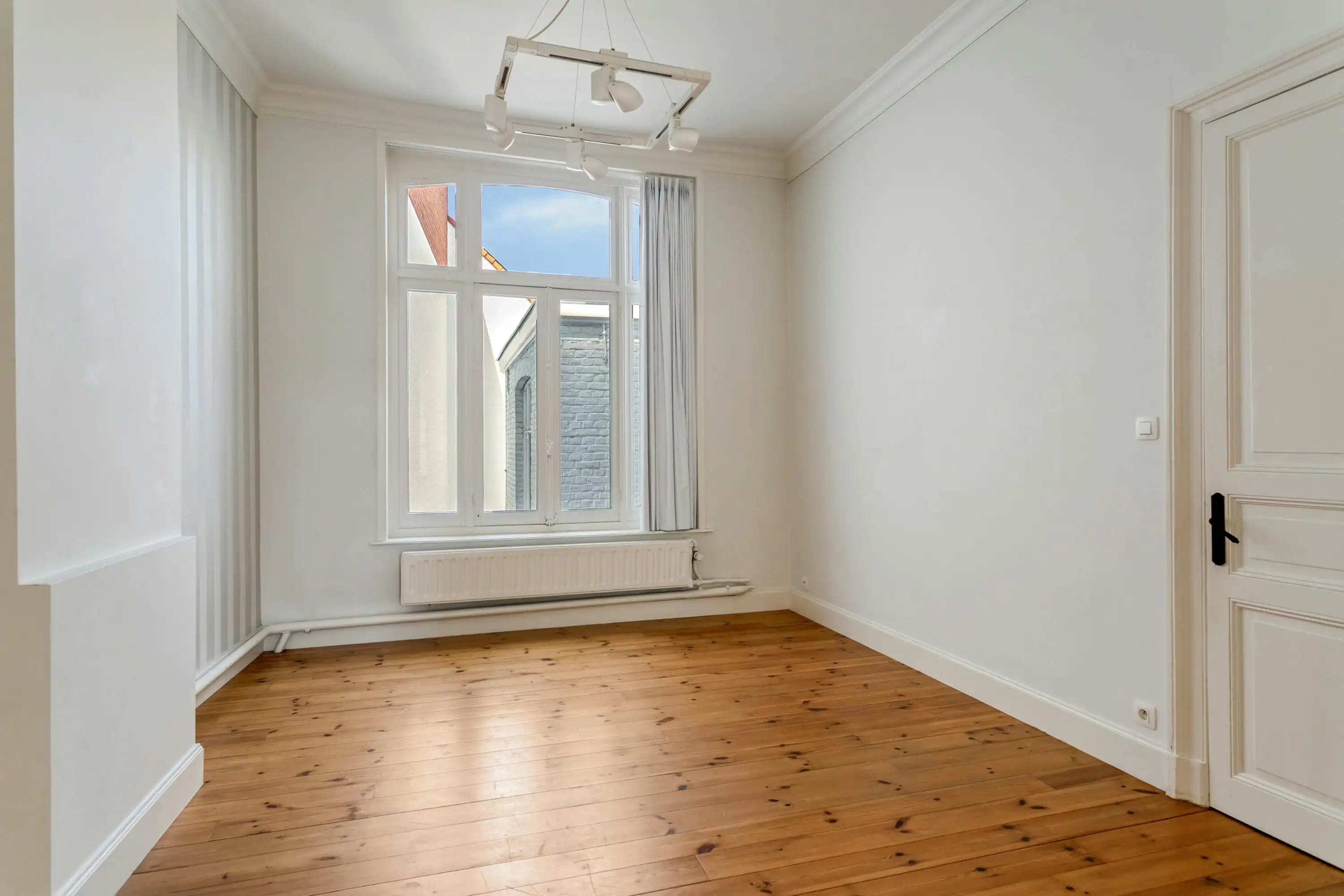 Authentieke burgerwoning met 4 slaapkamers in hartje Roeselare foto 9