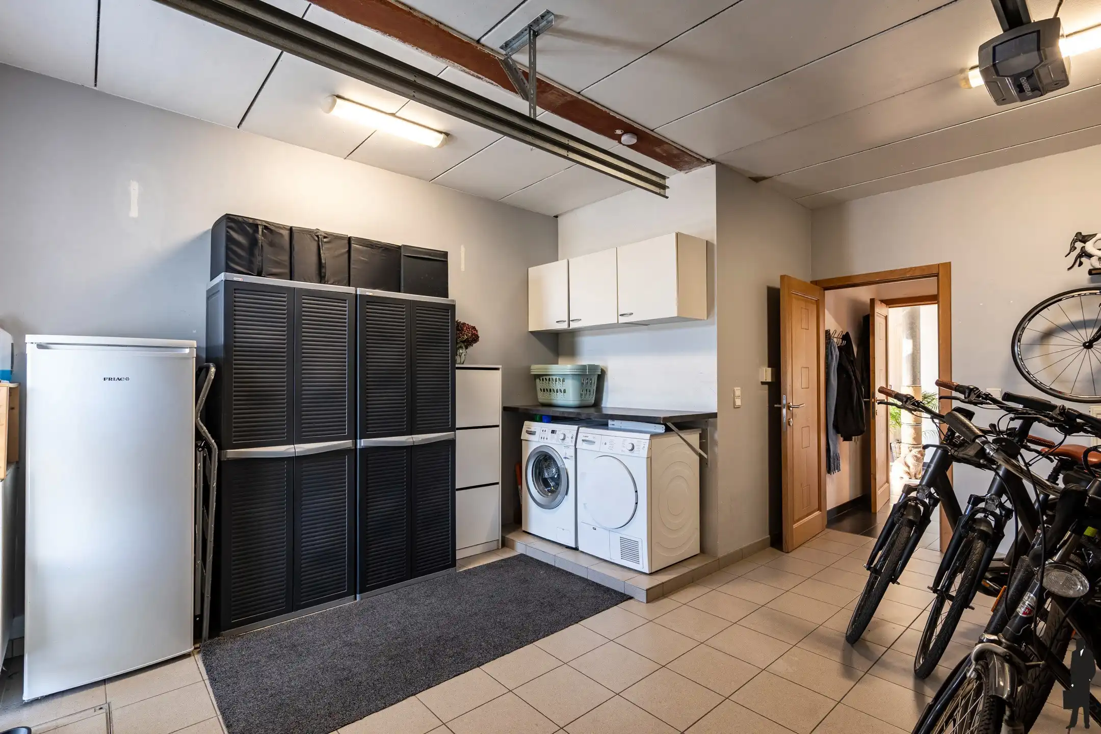 Hoogwaardig afgewerkte, ruime, recente woning met 5 slpk. foto 20