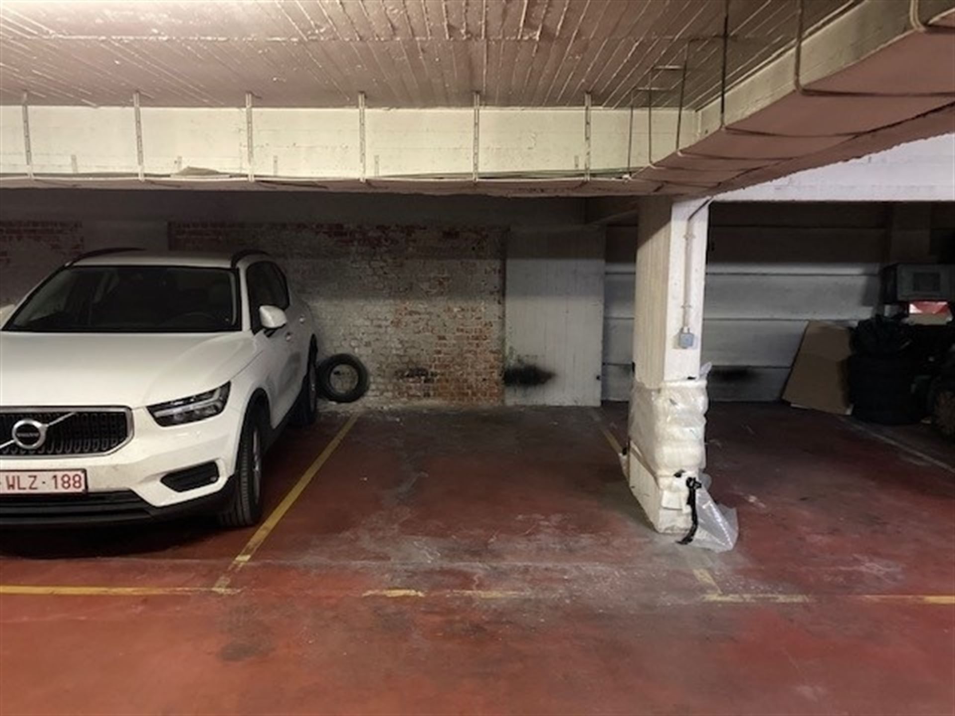 Ruime parkeerplaats kortbij Europese instellingen foto 3