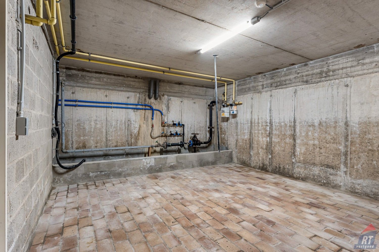 Opbrengsteigendom bestaande uit 2 handelsruimtes en een ruim appartement foto 20