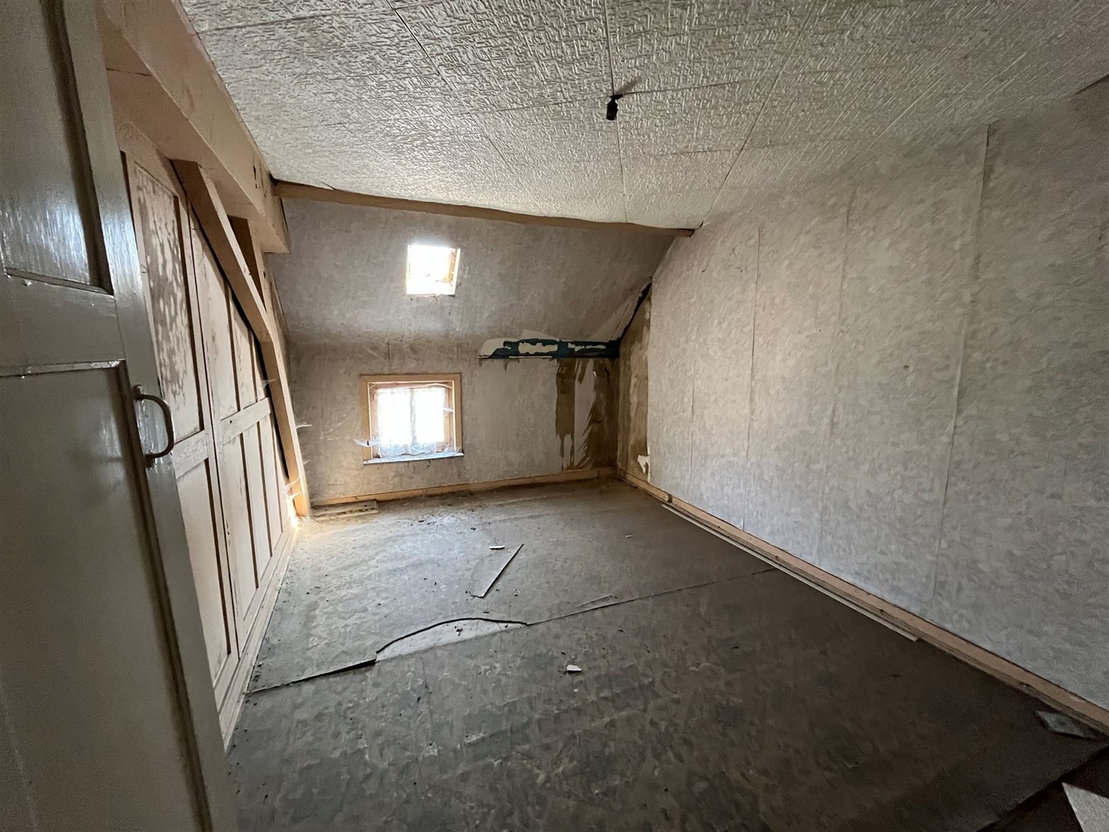 Te renoveren woning met diepe en prachtig gelegen achtertuin foto 7