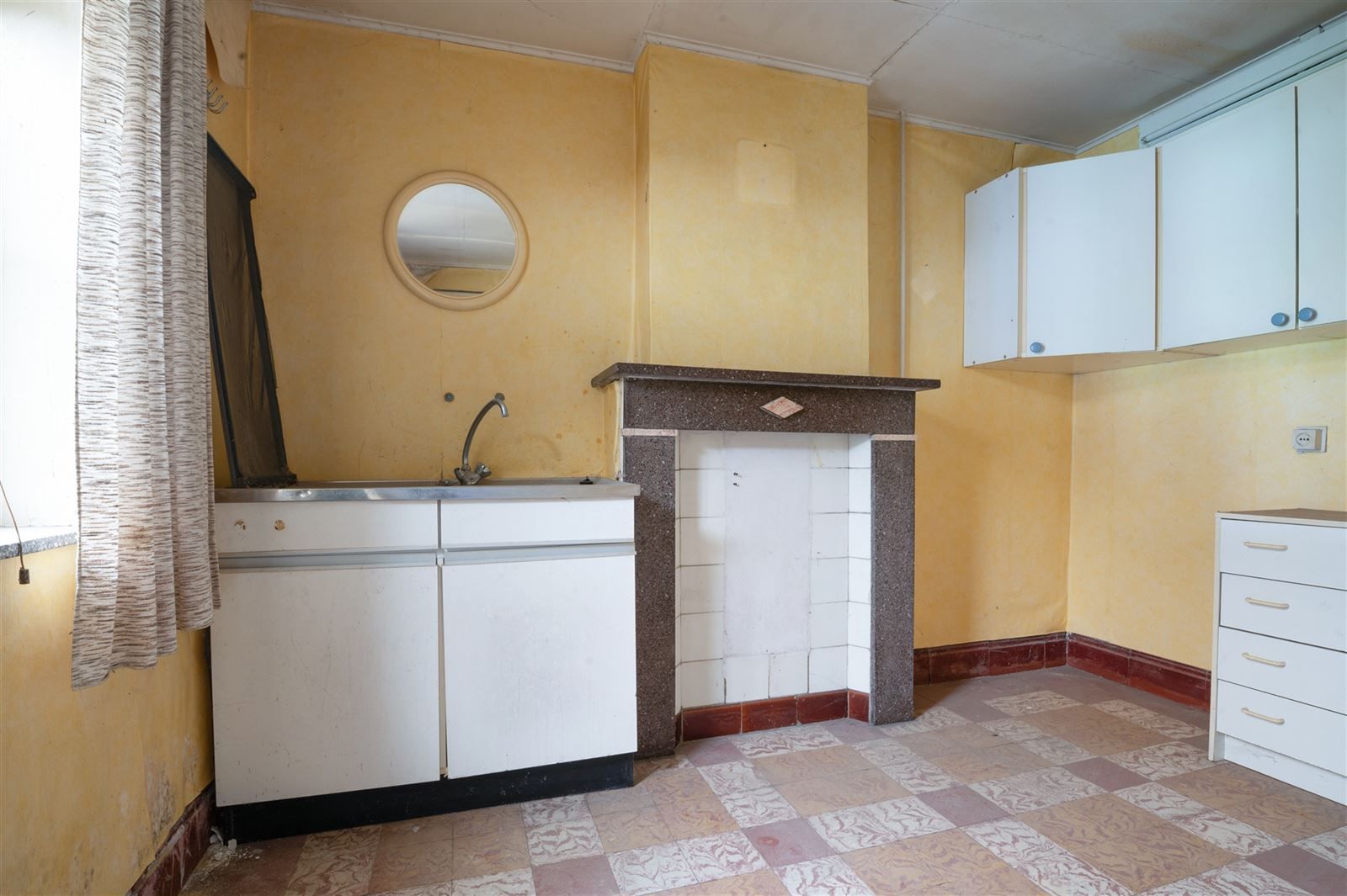 Te renoveren woning met diepe en prachtig gelegen achtertuin foto 7
