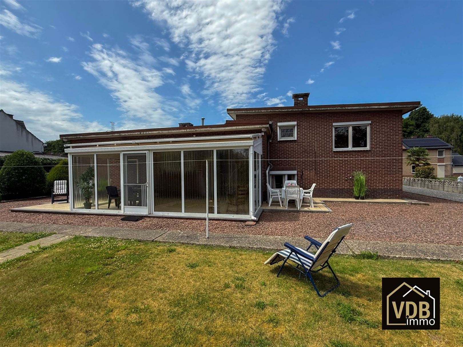 WONING MET 3 SLAAPKAMERS - GARAGE EN LEUKE TUIN foto 5