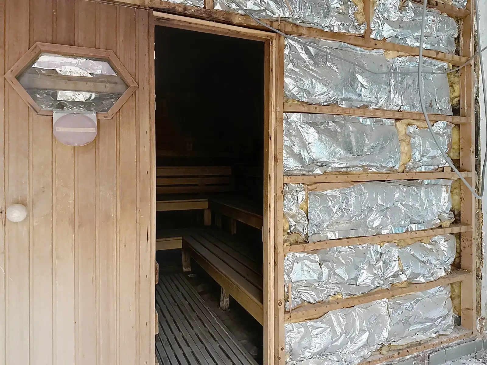 Commercieel pand in casco toestand met garage en parkings foto 15