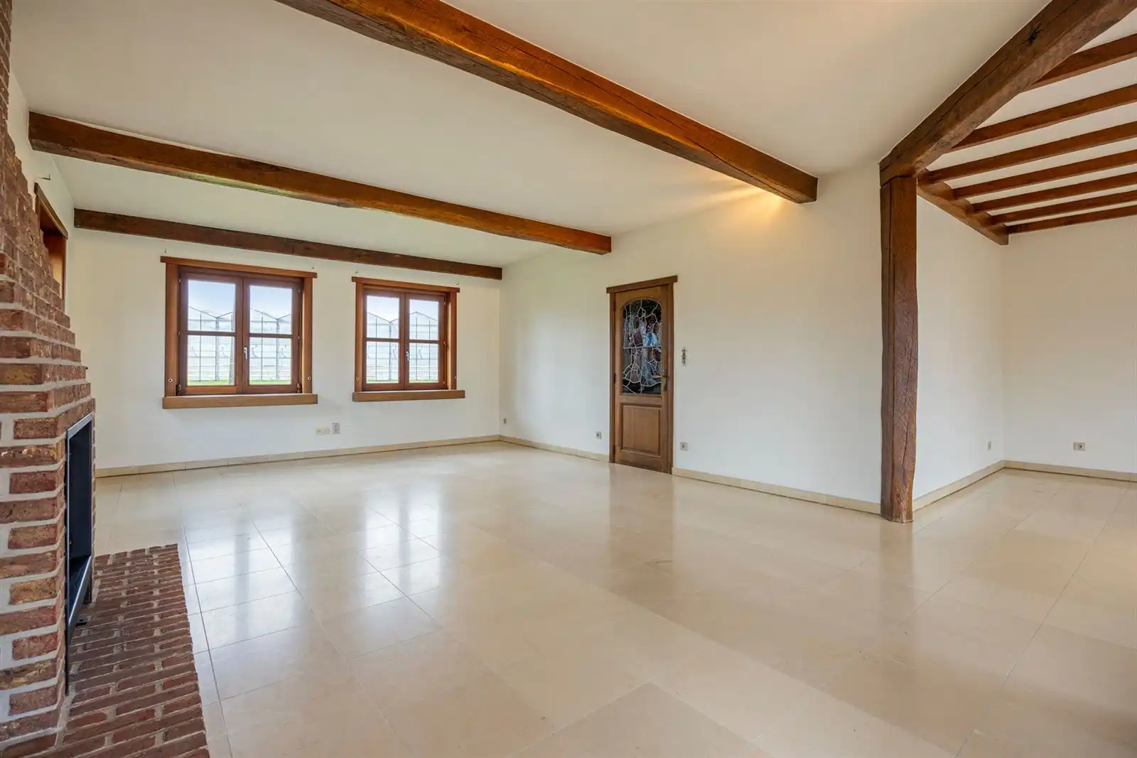 Riante open bebouwing in rustige straat foto 8