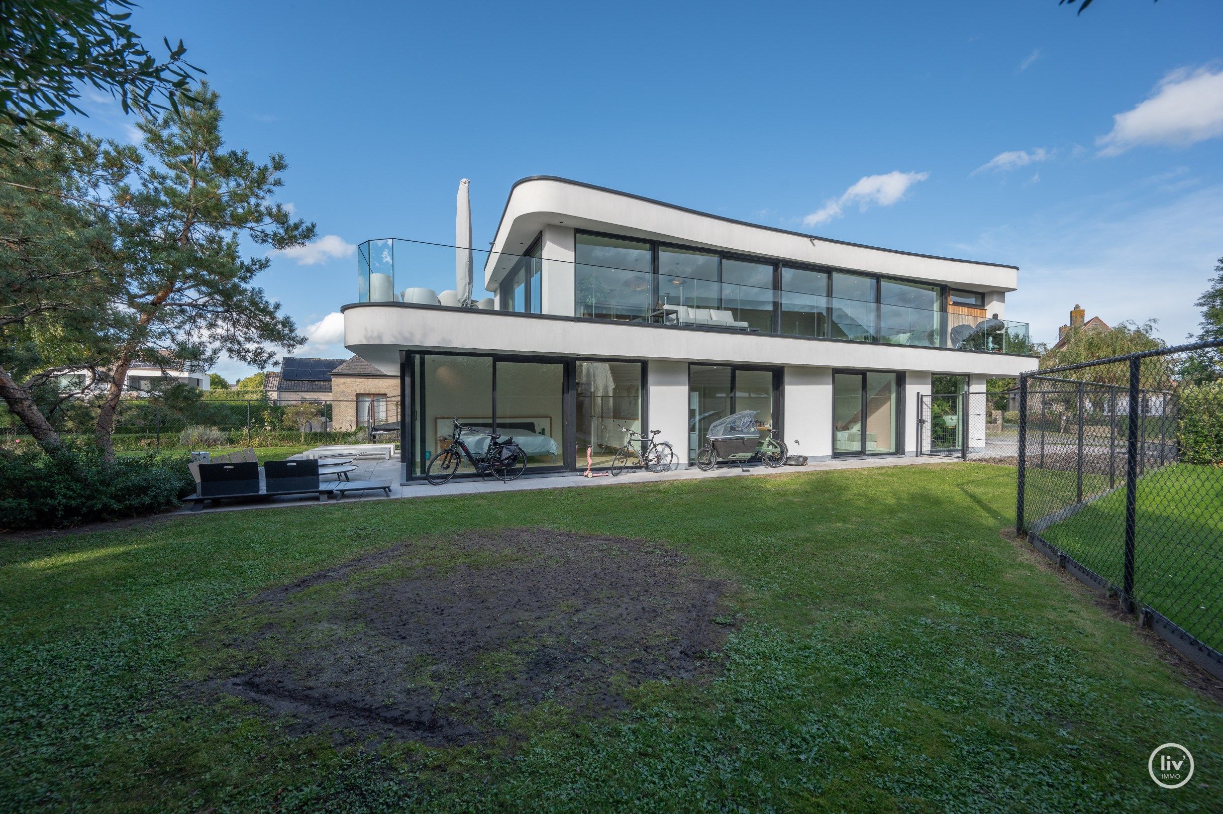 Moderne Alleenstaande récente Villa (Bouwjaar 2022) centraal gelegen in Knokke. foto 1