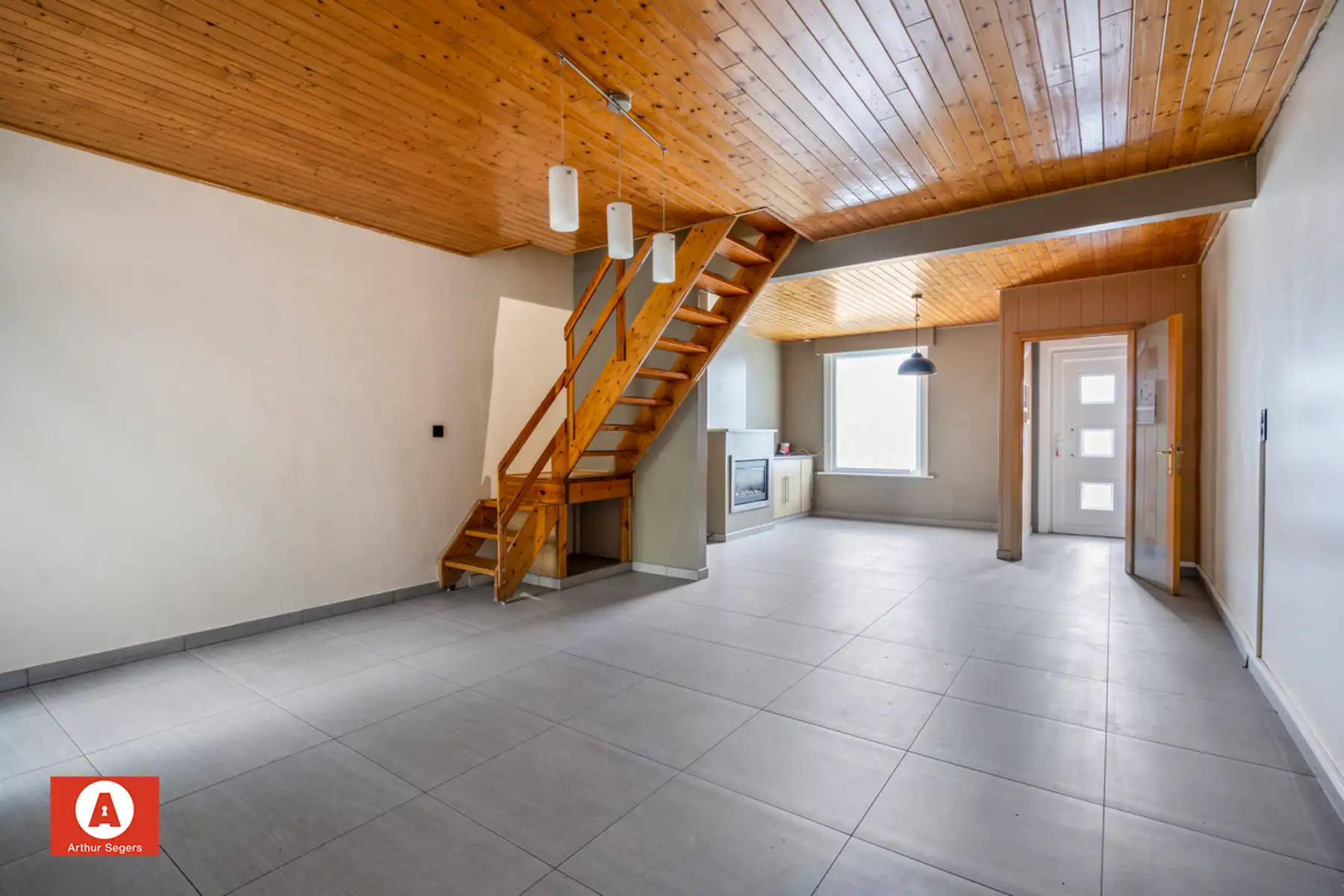 Instapklare gezinswoning pal bij centrum Buggenhout. foto 8