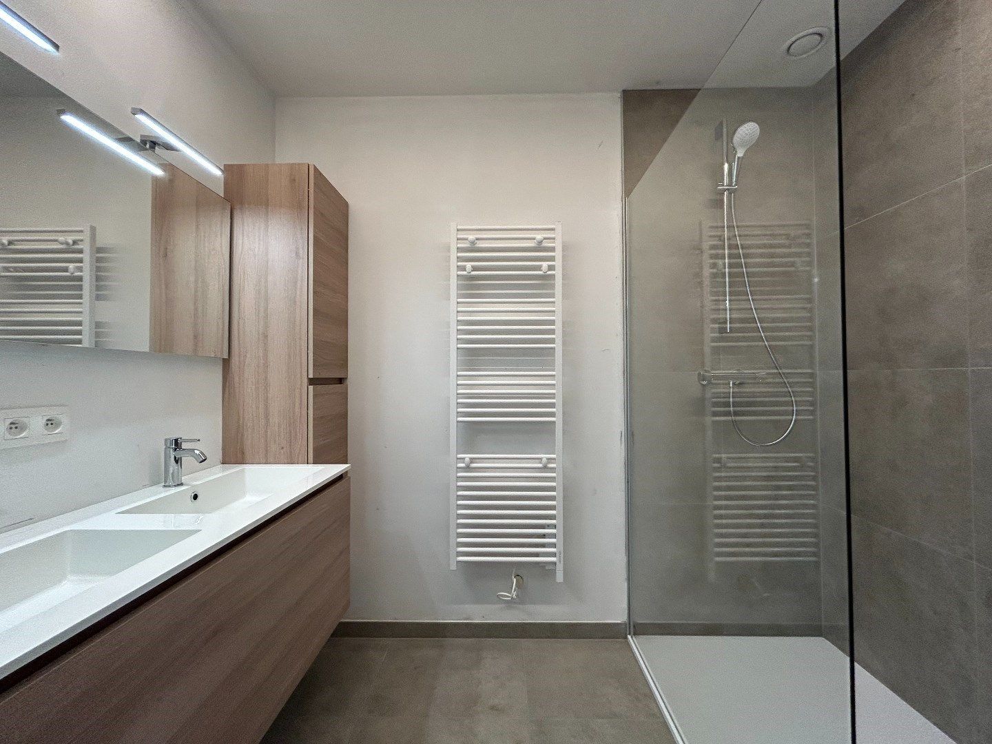 Kwalitatief afgewerkt nieuwbouwappartement TE HUUR in het hartje van Sint-Eloois-vijve!! foto 8