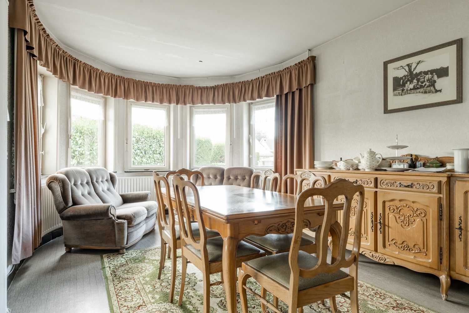 Karaktervolle woning met potentieel op toplocatie in het centrum van Hechtel foto 3