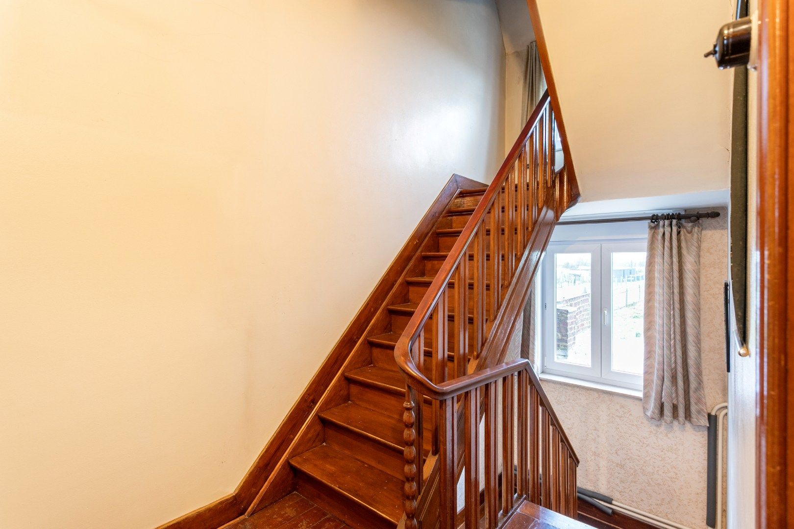 Karaktervolle woonst met 5 slaapkamers, ruim perceel en mogelijkheden voor vrij beroep foto 15