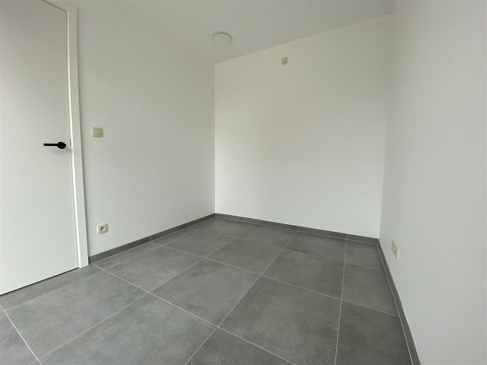 Ruime woning met 3 slaapkamers te huur foto 8