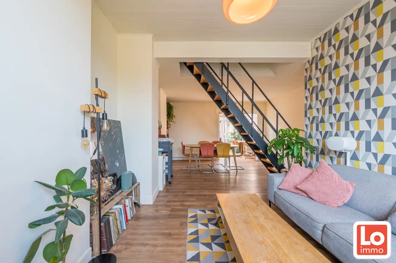 VERKOCHT!! Leuke gezellige starterswoning met aangename ruime stadstuin op een goede locatie tussen Gent en Oostakker centrum! foto 3