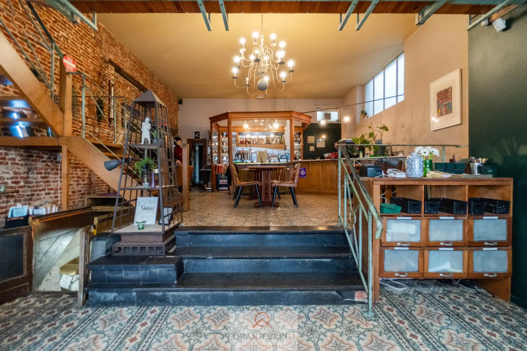 Handelspand in historisch gebouw aan de Vrijdagmarkt foto 11