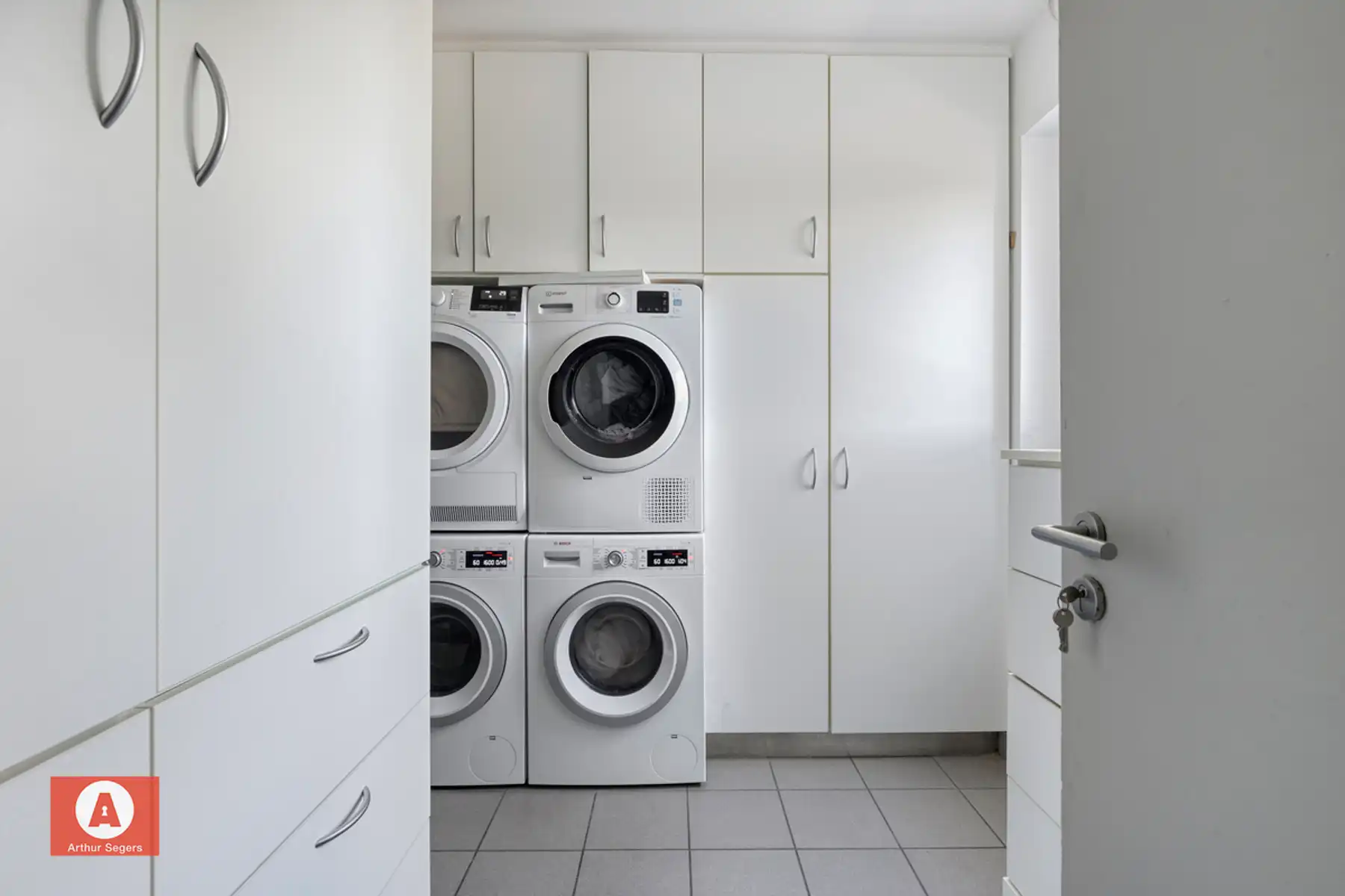 Unieke multifunctionele eigendom (woning met werkplaats) foto 21