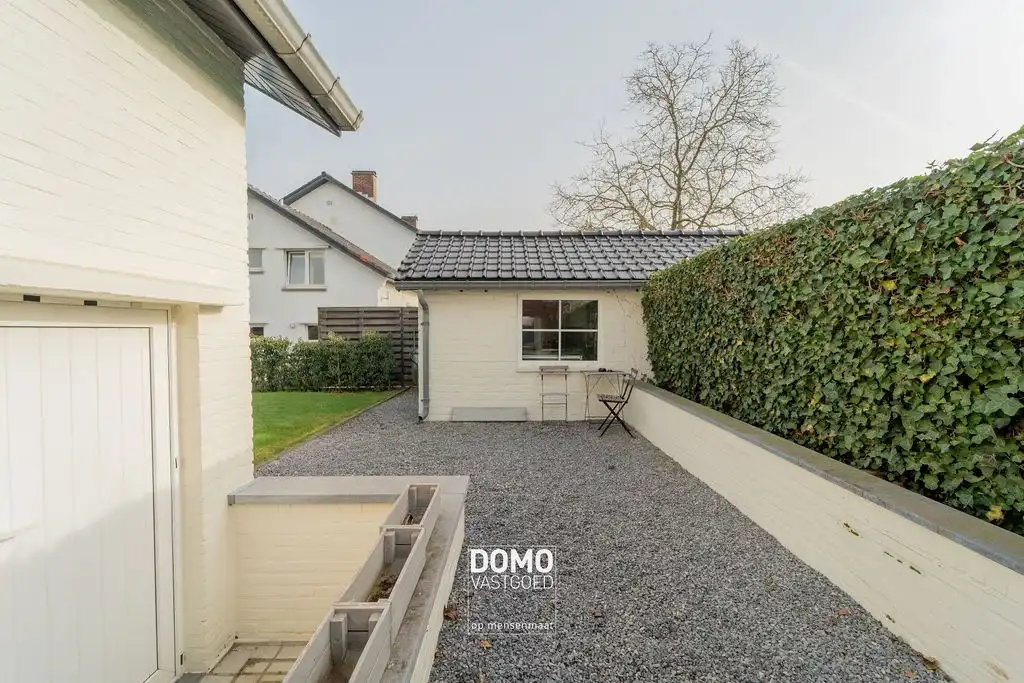 VOLLEDIG GERENOVEERDE OPEN BEBOUWING MET 4 SLAAPKAMERS EN GARAGE foto 21