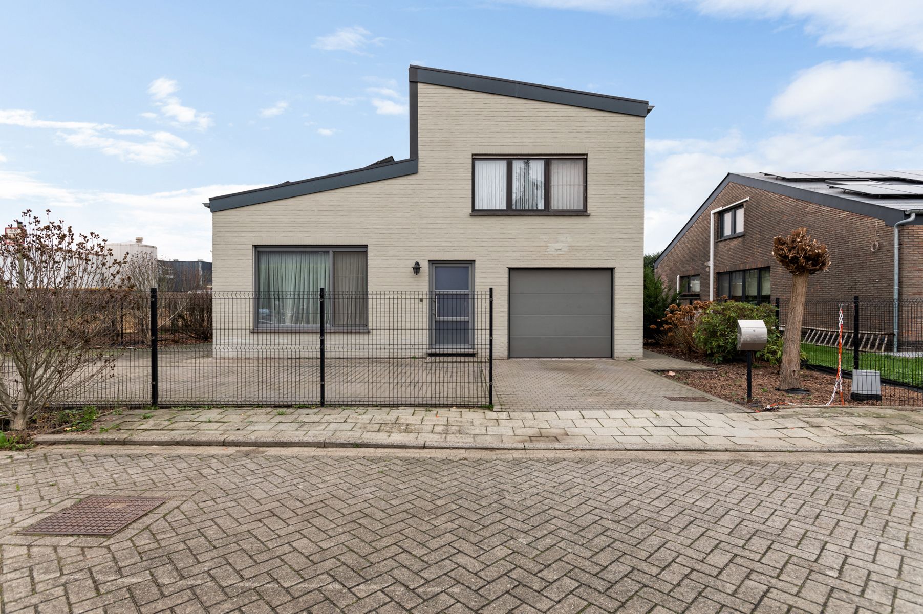 Vrijstaande woning met 4 slaapkamers foto {{pictureIndex}}