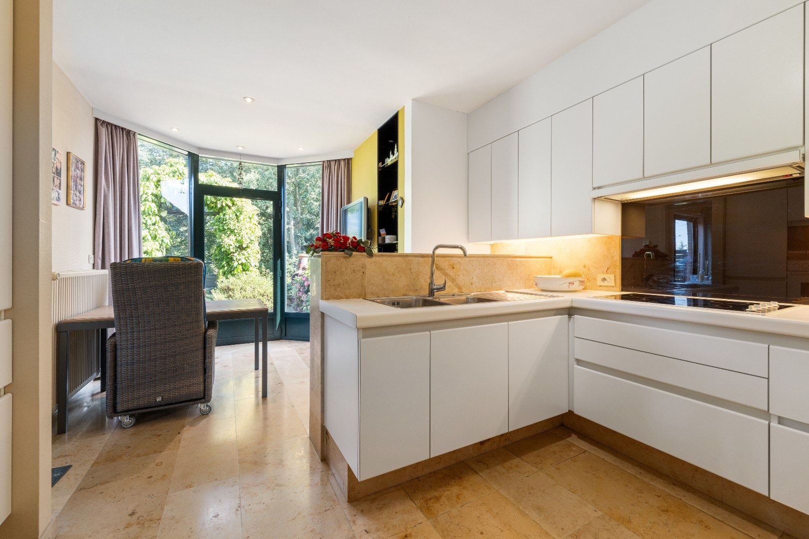 Unieke woning vlakbij het centrum op een perceel van 1012 m², Lichtervelde. foto 12