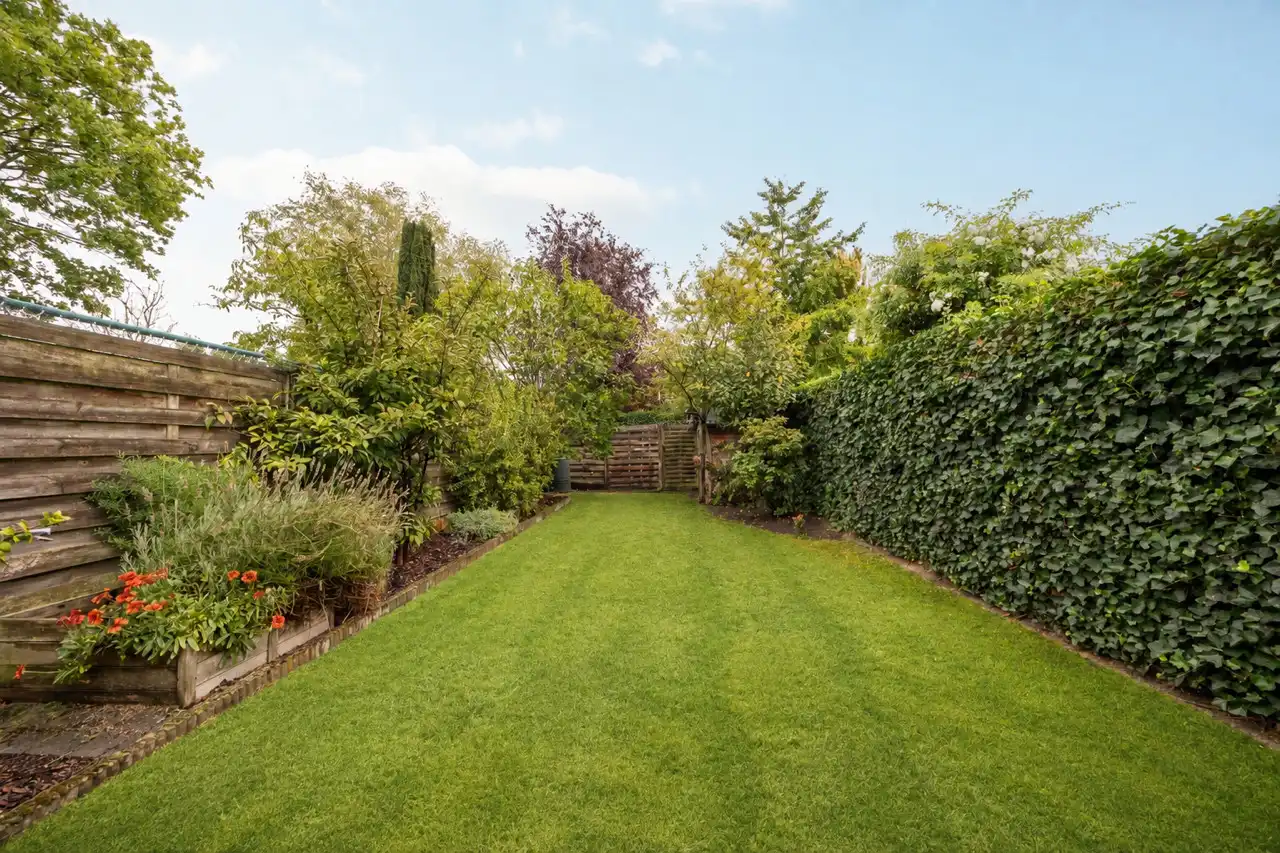 INSTAPKLARE GEZINSWONING MET 4 SLAAPKAMERS EN HEERLIJKE TUIN OP TOPLOCATIE OP DE GRENS EDEGEM/WILRIJK foto 11