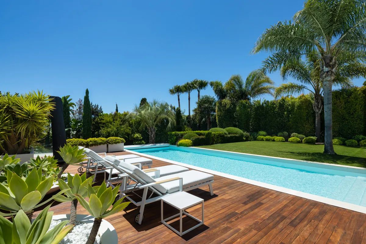 Exclusieve Award-winnende villa in Marbesa: luxe wonen op slechts stappen van het strand! foto 3