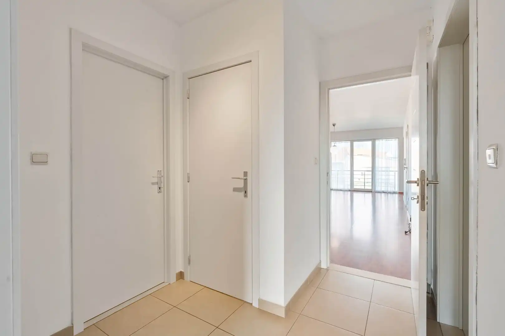 Lichtrijk 2-slaapkamerappartement met 2 terrassen + autostaanplaats in Zepperen (Sint-Truiden). foto 8