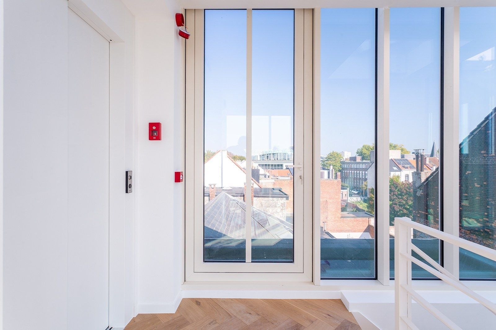 Architecturaal kantoorgebouw op absolute zicht locatie!  foto 28