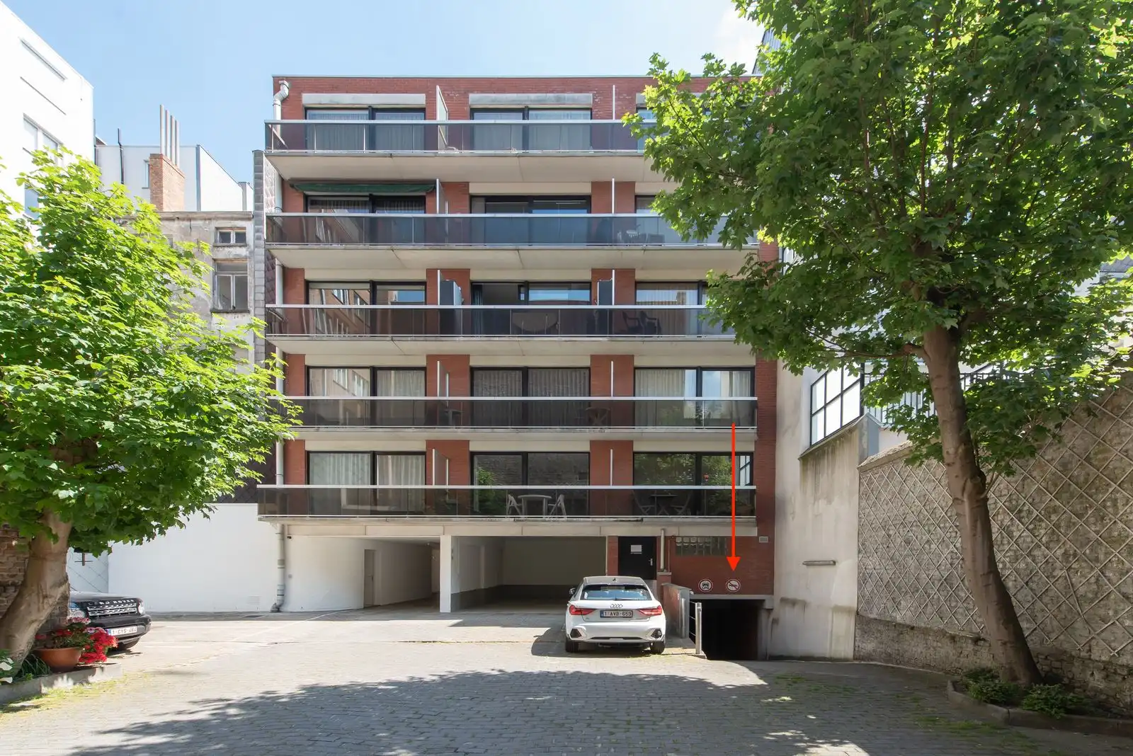 Ondergrondse staanplaats vlakbij het strand foto 2