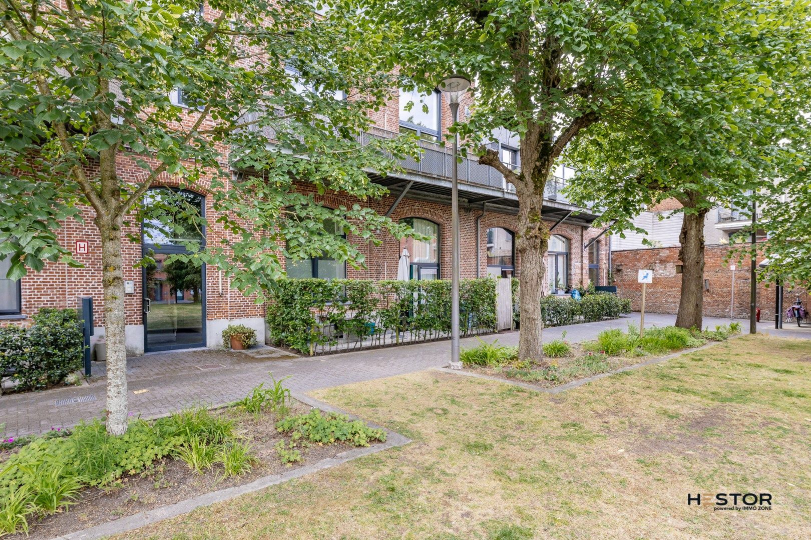Ruim duplexappartement aan het rustige Sint-Rochushof foto 2
