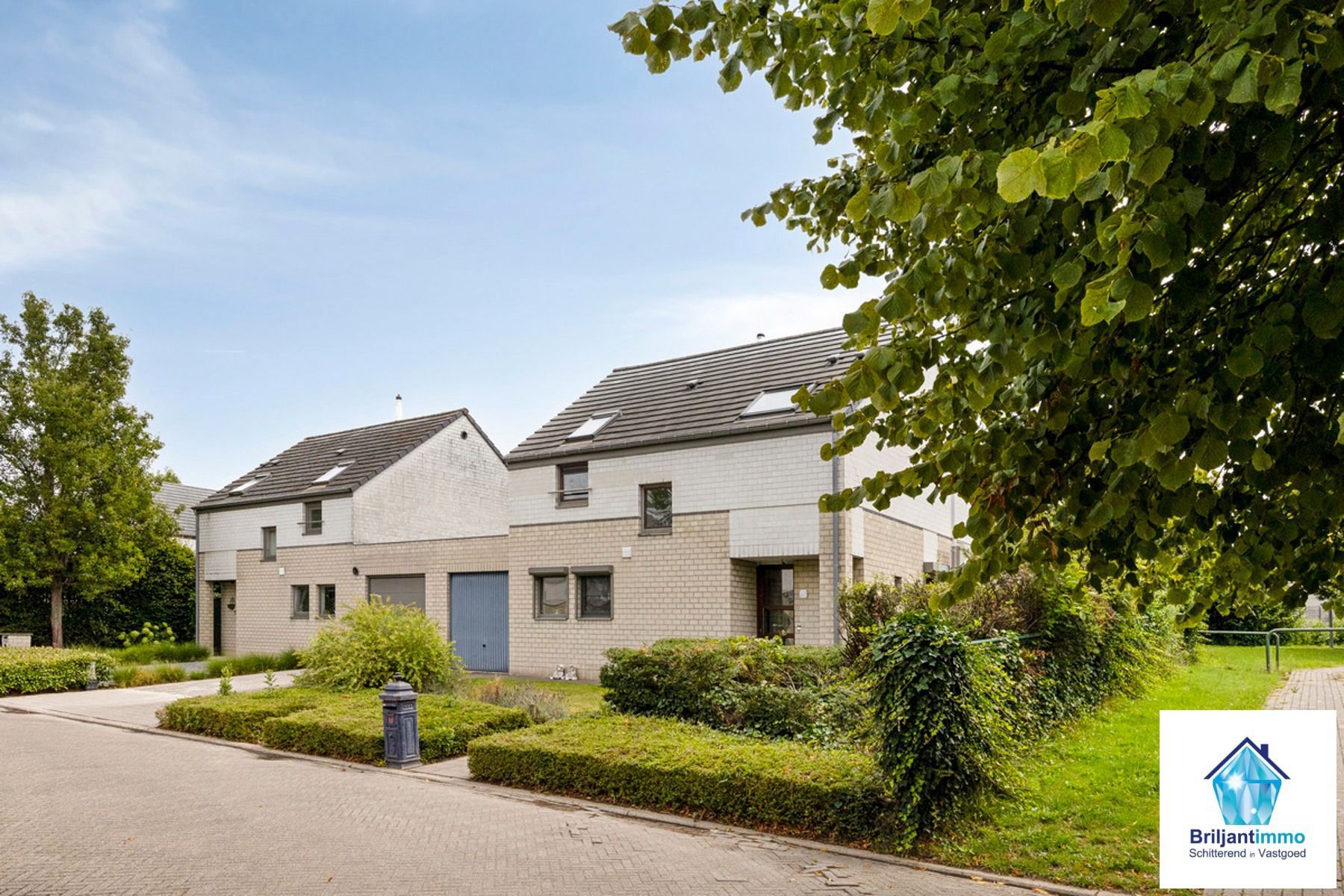 Wonen met comfort: airco, jacuzzi, rolluiken & meer foto {{pictureIndex}}