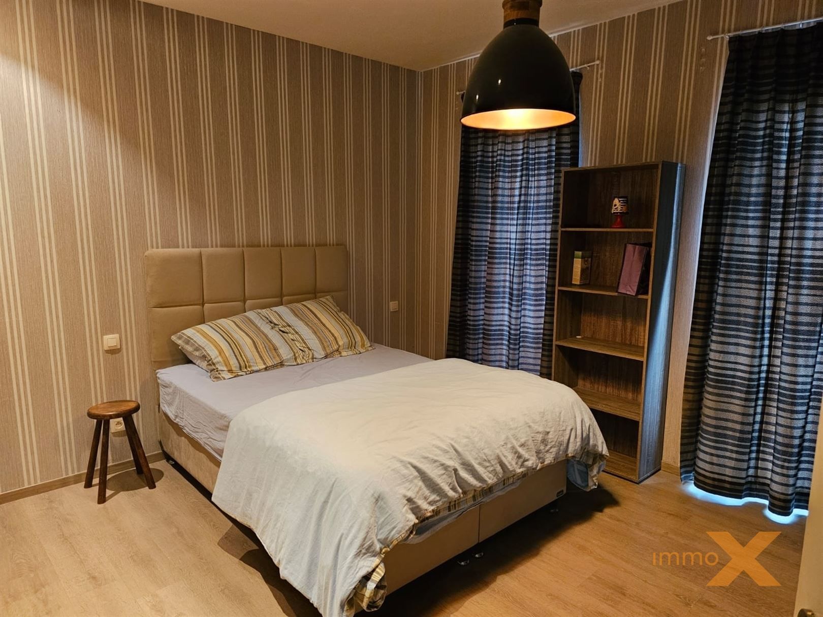 RUIM LICHTRIJK GELIJKVLOERS MET TUINTJE foto 20