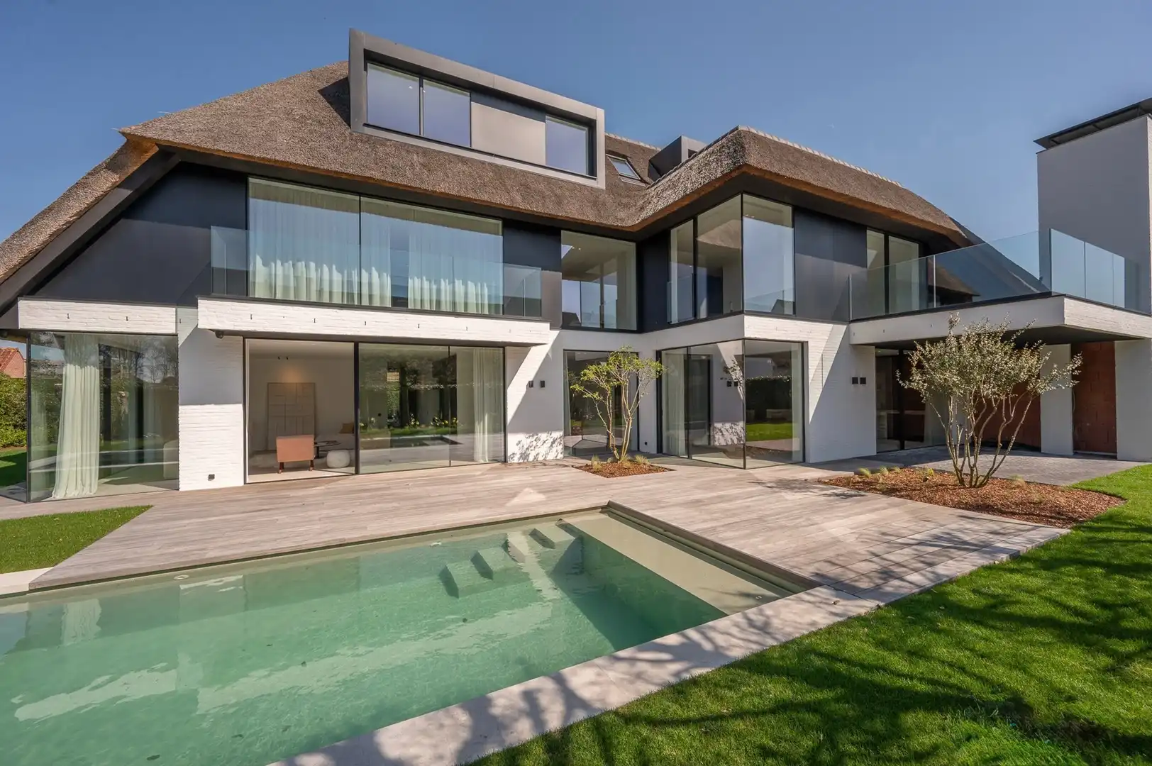 Uitzonderlijke luxueuze nieuwbouwvilla met zwembad in een residentiële buurt te Knokke foto 4