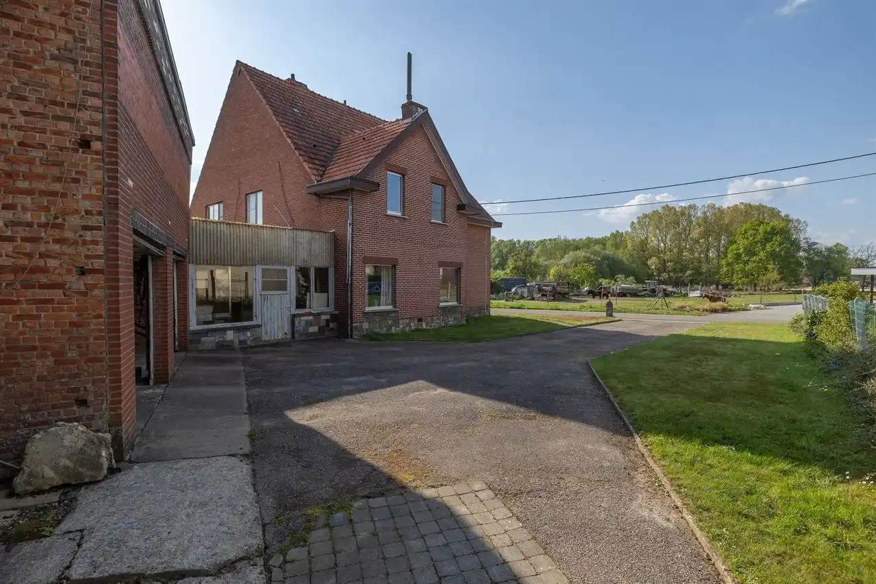 Te renoveren woning met ruimte, rust en potentieel foto 31