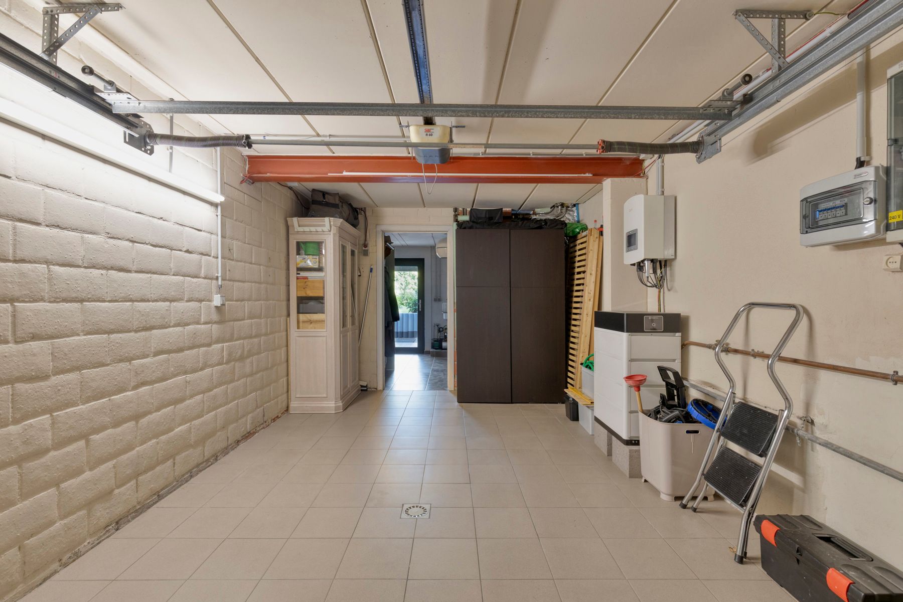 Ruime woning met 4 slaapkamers, garage en tuin foto 21