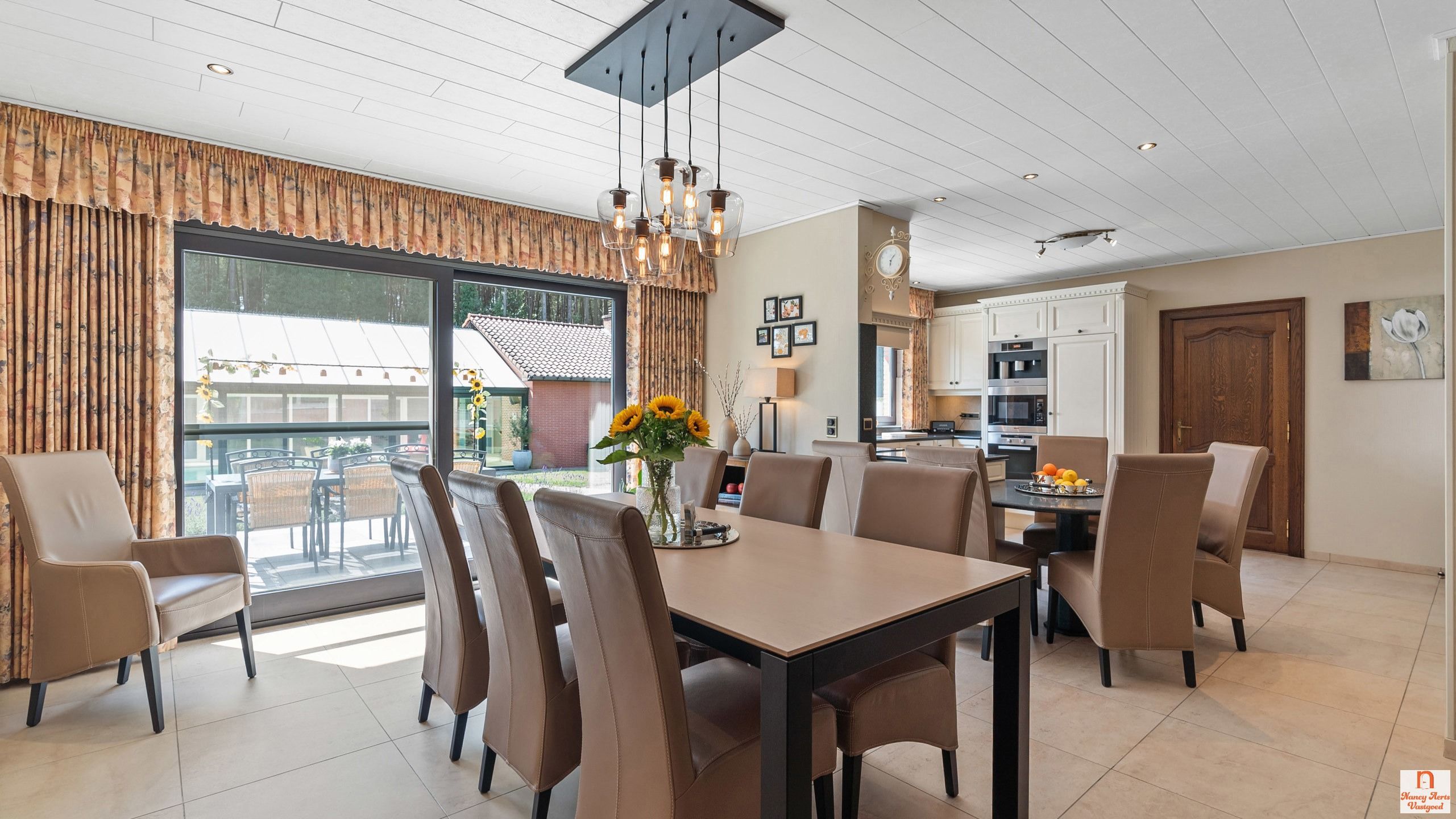 Luxueuze villa met overdekt zwembad, bos en weiland foto 10