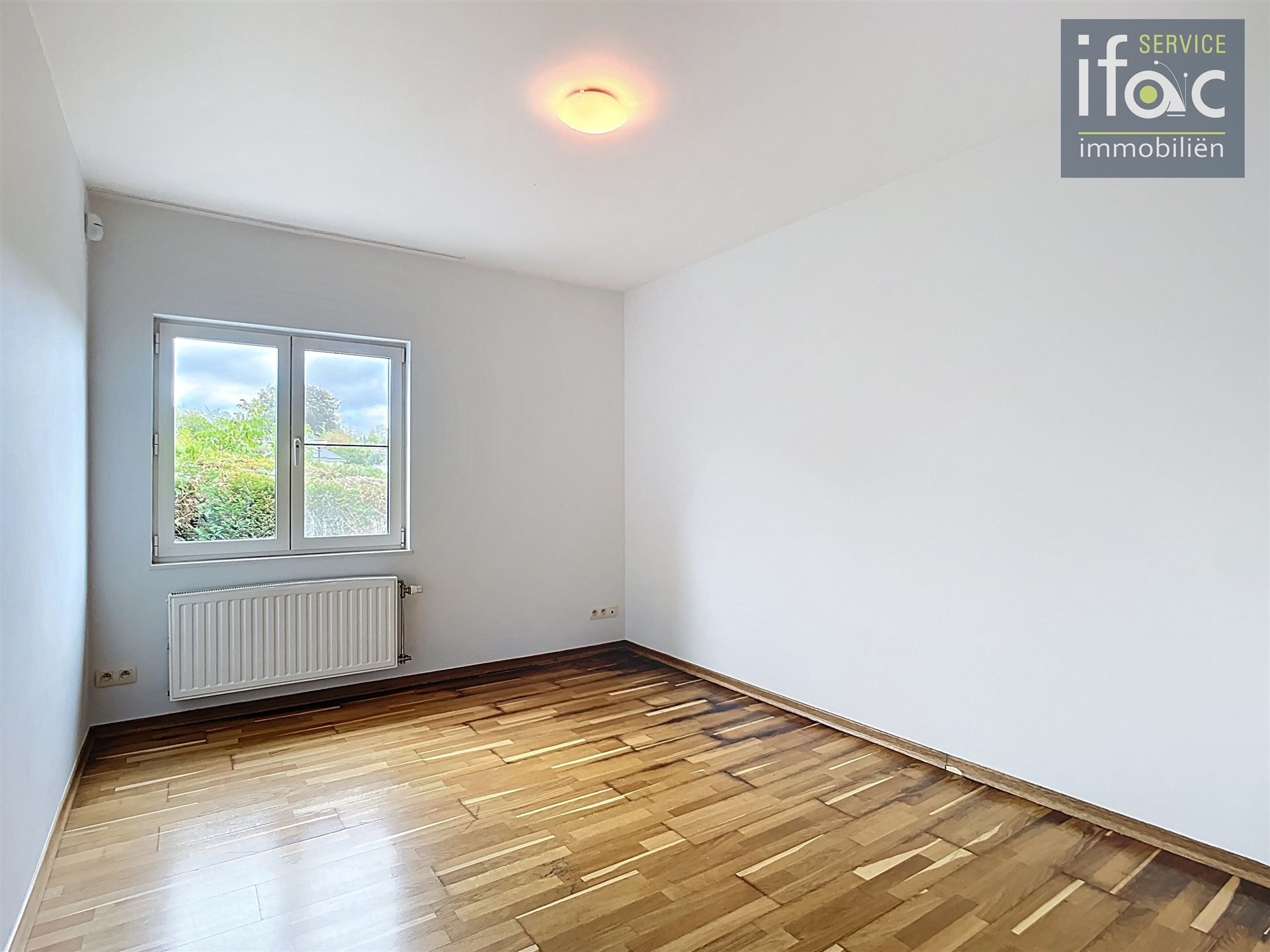 Gerenoveerde villa met 4 ruime slaapkamers foto 17
