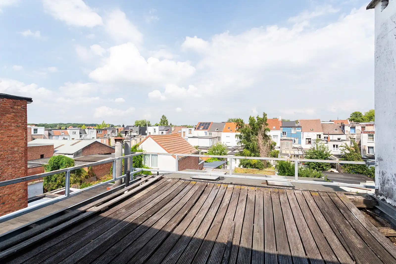 Lichtrijke bel-etagewoning met dubbele garage en ruime tuin foto 26