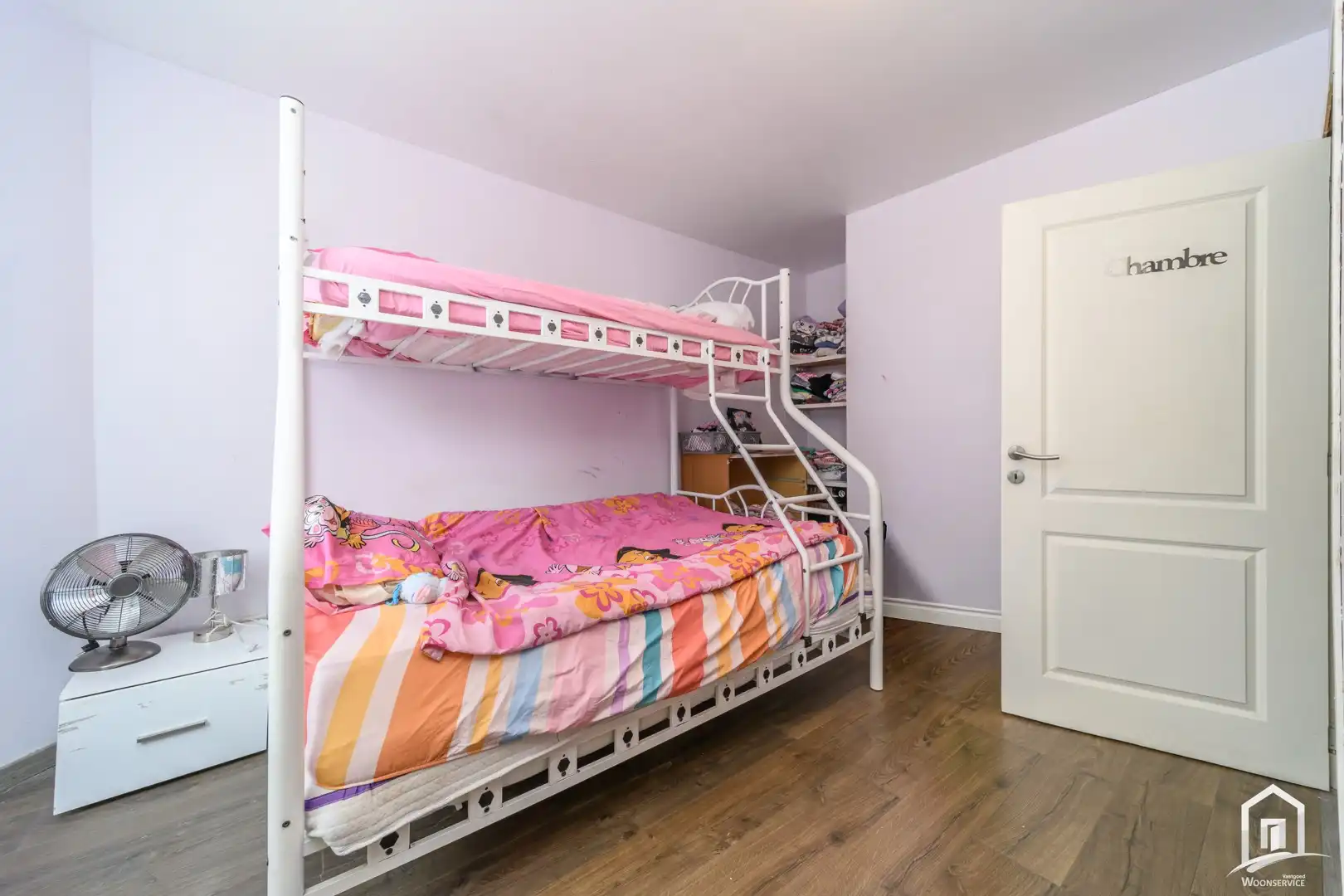 Centraal gelegen, licht op te frissen hoekwoning foto 11