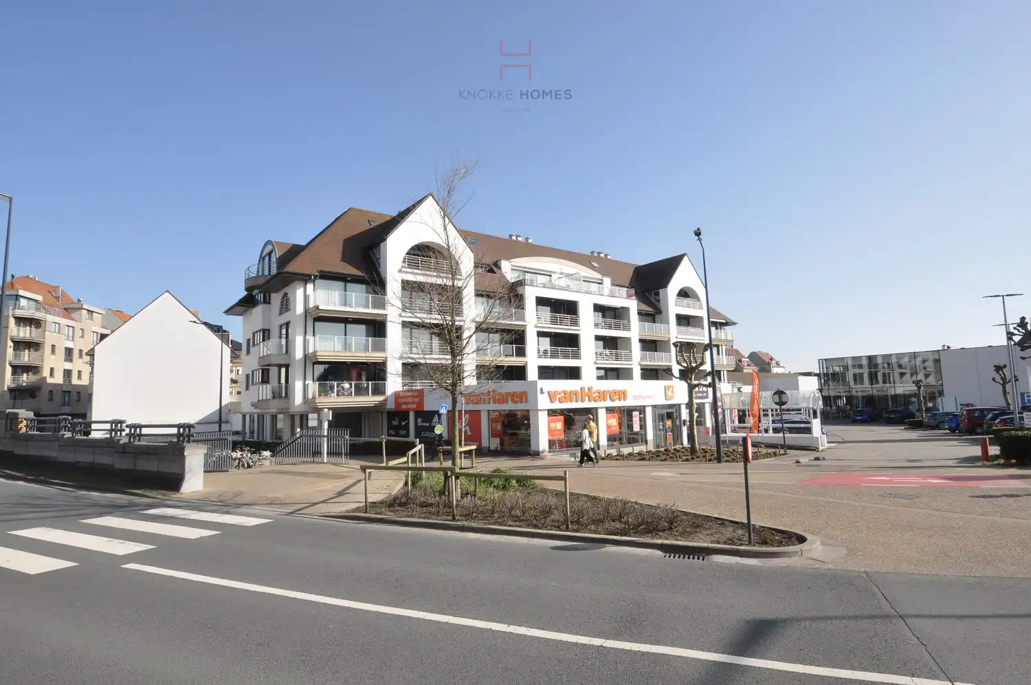 Licht en ruim duplexappartement met zonovergoten terras in Heist foto {{pictureIndex}}