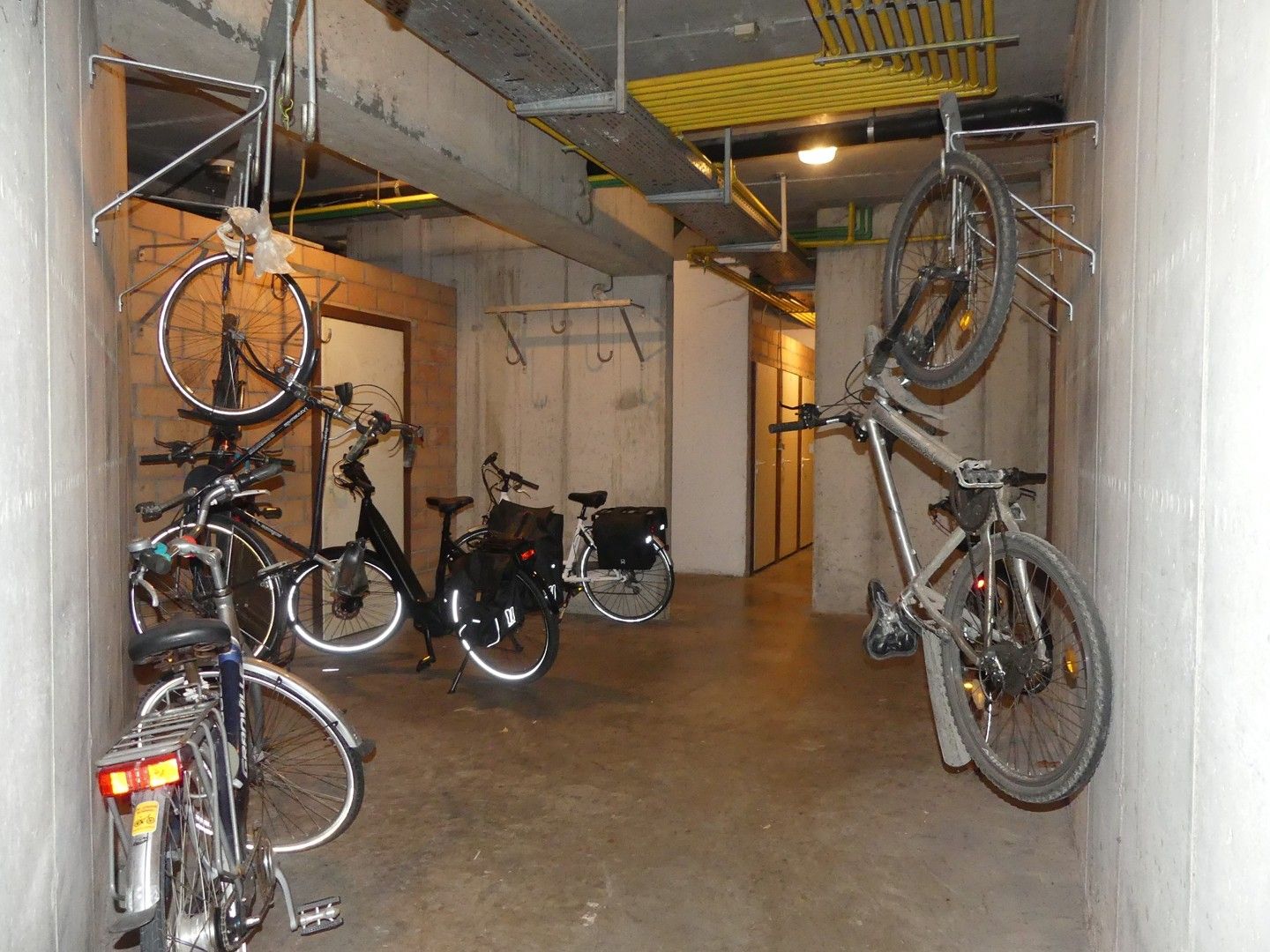 Ruim en lichtrijk appartement in het historische centrum van Veurne foto 11