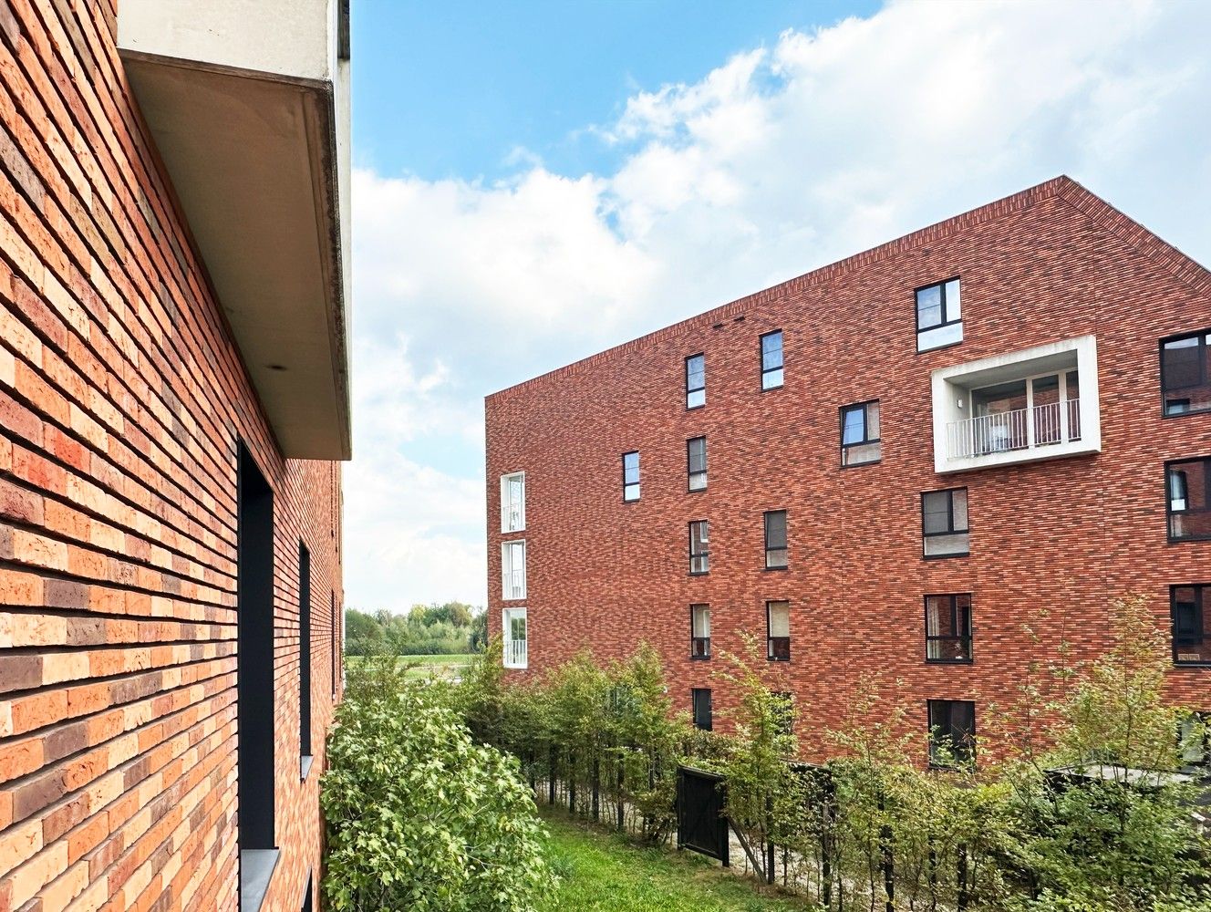 Modern appartement met 2 slaapkamers, aangenaam terras & autostaanplaats in Lier! foto 12