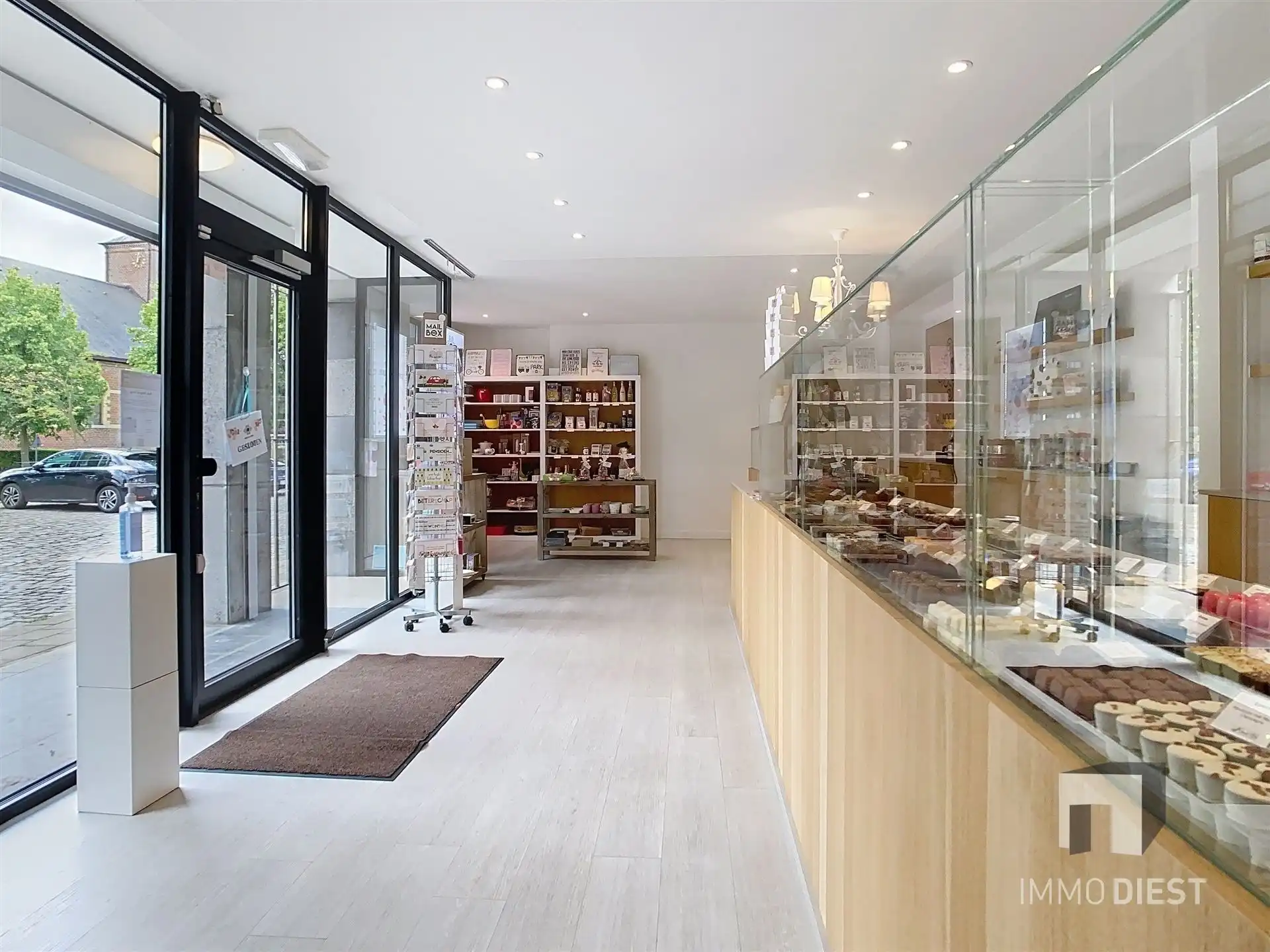 Handelspand met luxe woonst op goede locatie foto 30