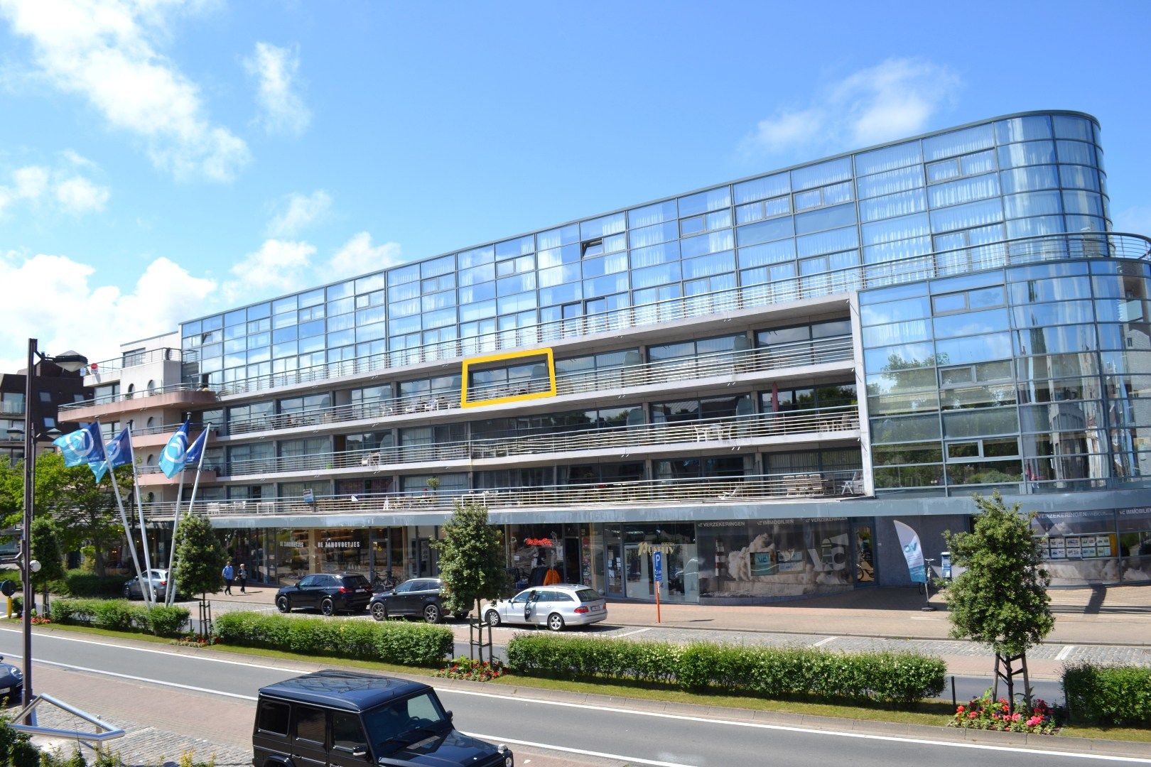 Ruim twee slaapkamer appartement te Oostduinkerke foto {{pictureIndex}}