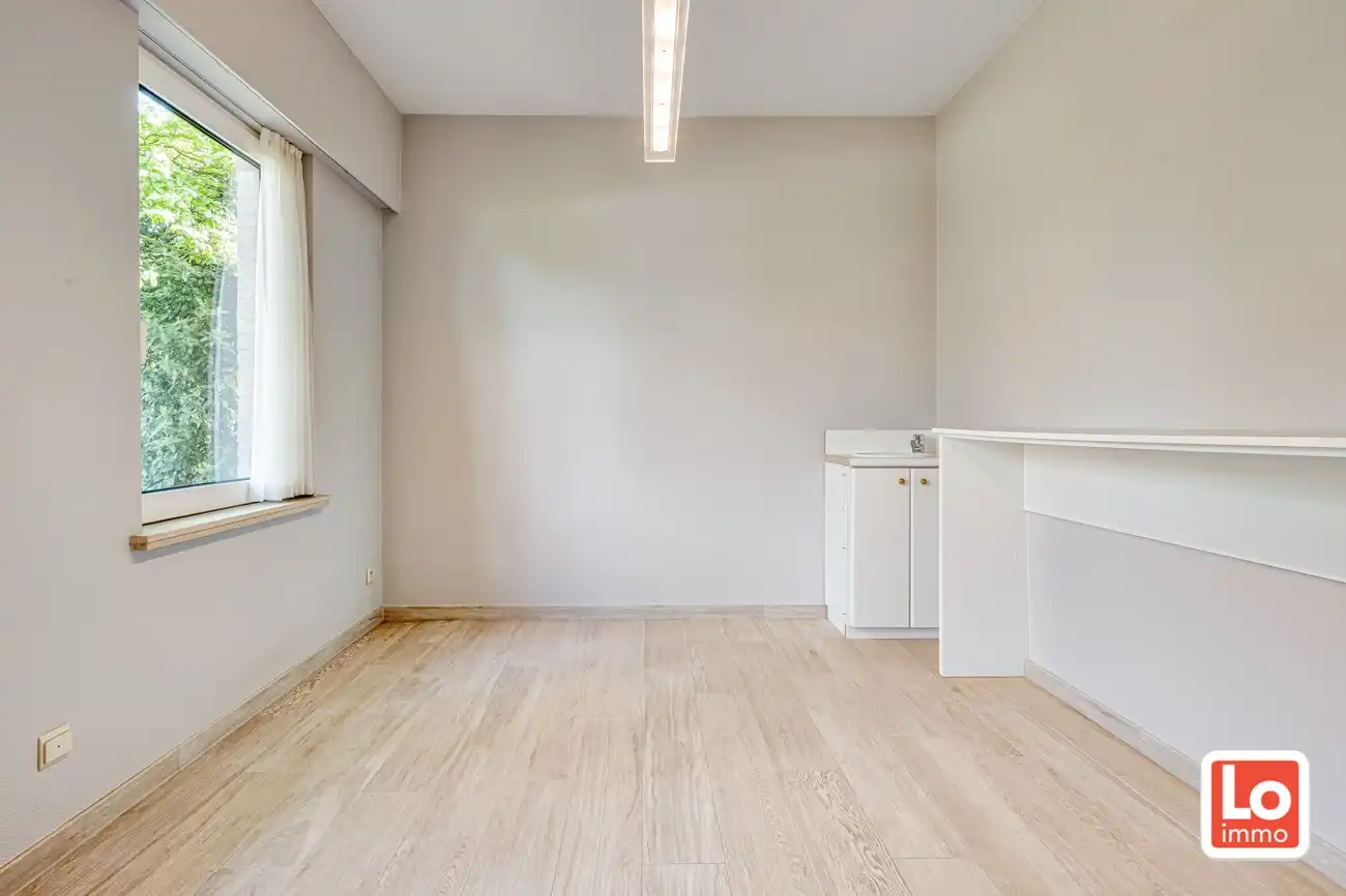 Degelijke open (kangoeroe)woning met inpandige garage en gezellige zuidwest georiënteerde tuin op een rustige locatie nabij het centrum van Lochristi! foto 15