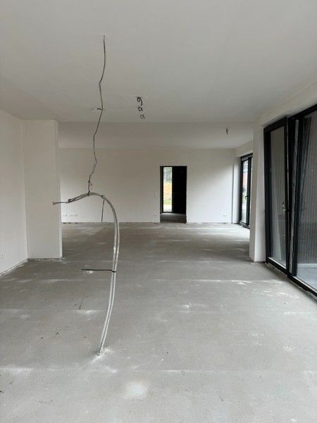 Exclusieve nieuwbouw villa met 3 slaapkamers op een perceel van 9 a en 64 ca. foto 29