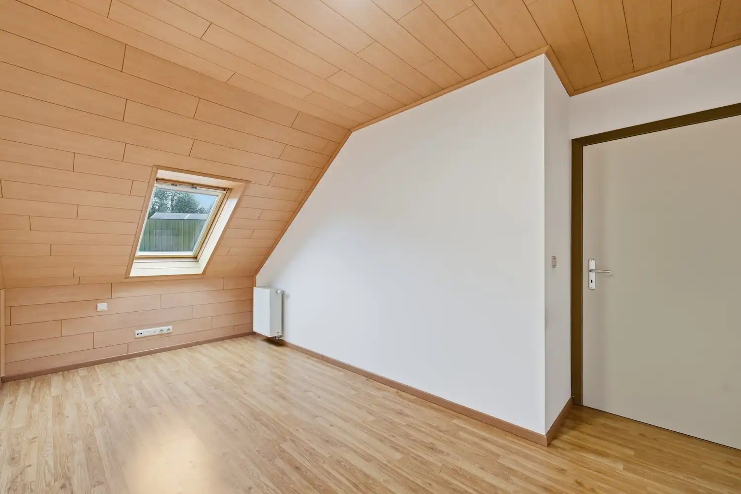 IZENBERGE: Recente rijwoning met alle comfort, 3 slaapkamers, gezellig tuintje en garage op 151m² grondopp. foto 14