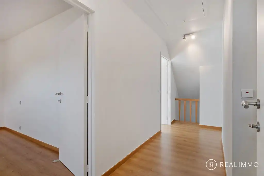 Ruim appartement met 3 slaapkamers én garage in het hartje Zwevegem! foto 15