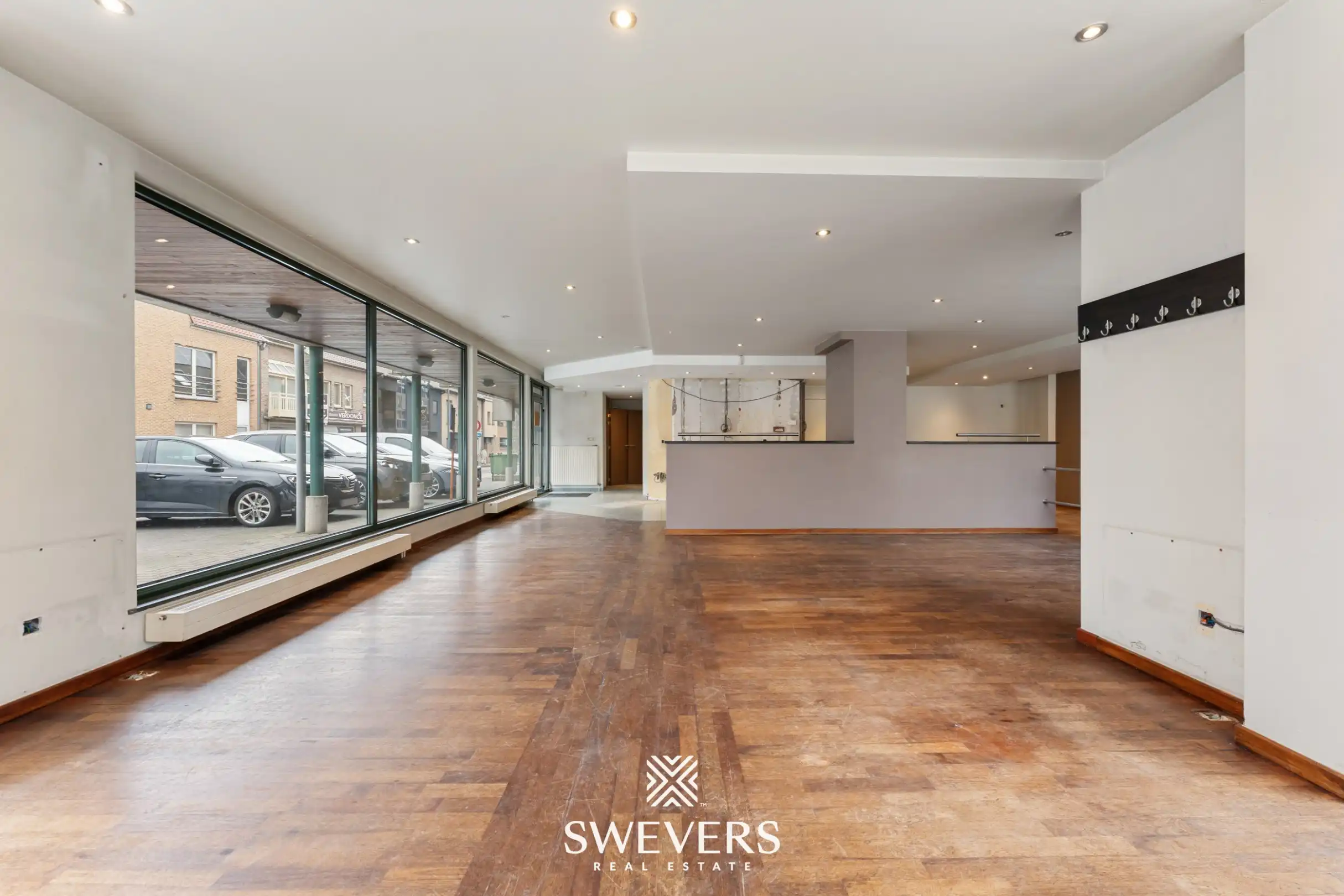 Commerciële opportuniteit met veel visibiliteit en ruimte in het centrum van Beringen foto 5